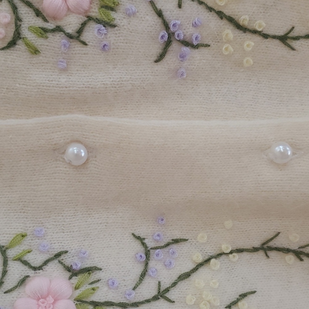 Vintage embroidered cardigan from France - Picture 3 of 9